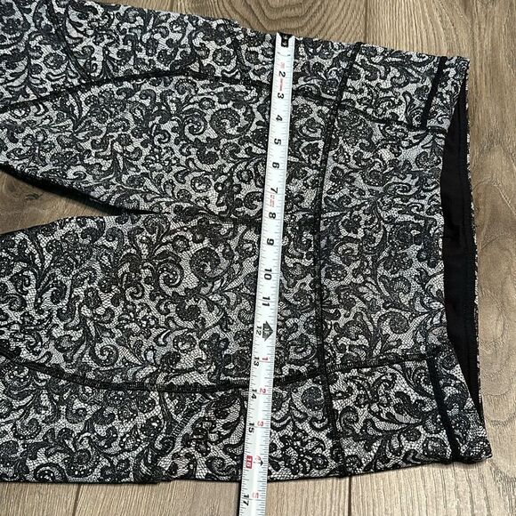 Lululemon Outrun Crop Mini Cinder Lace White Black Mesh Leggings Size 10 - Picture 9 of 13